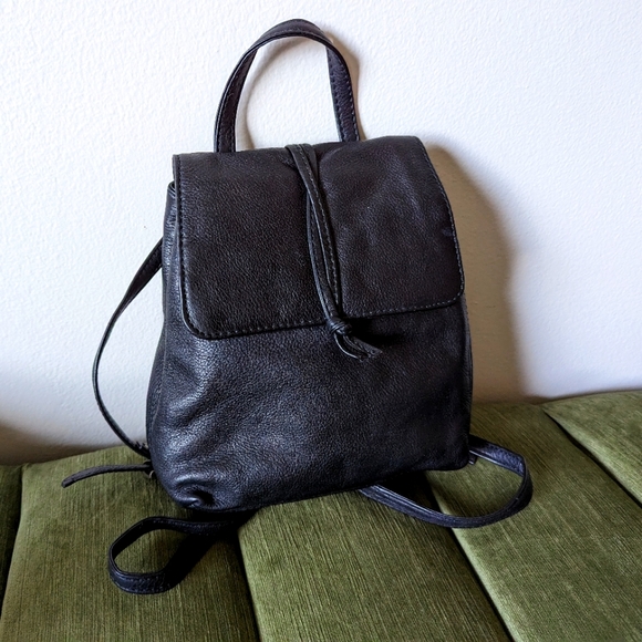 Esprit Bags Esprit Vintage Small Genuine Black Leather Backpack